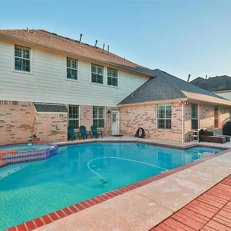 Royce Mini-Mansion With Heated Pool & Spa Houston